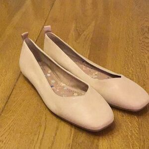 Lucky Brand Cream Square Toe Women's Flats